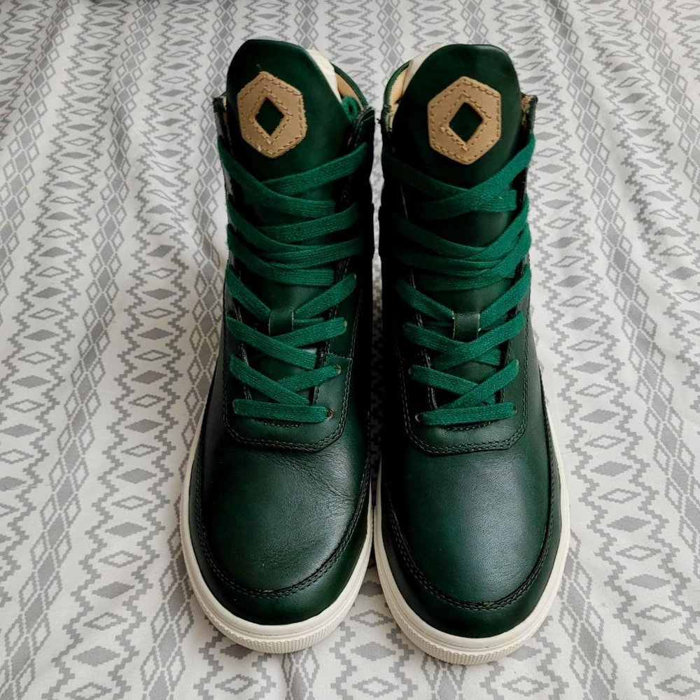 SixHundredFour "Cambie Hi" hightop sneakers in Smooth Ivy color. Size 5.5
